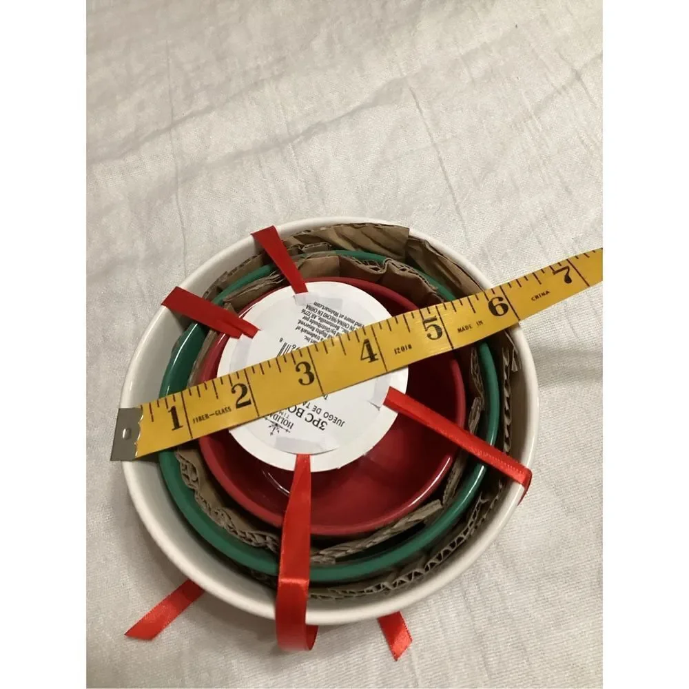 Merry Christmas 3 Bowl Set with 2 Robert Stanley Towels